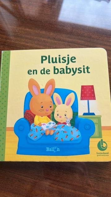 Pluisje en de babysit beschikbaar voor biedingen