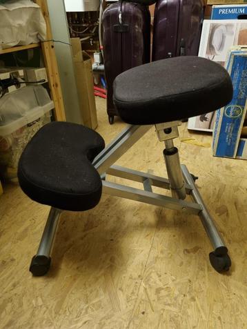 ergonomische kniestoel beschikbaar voor biedingen