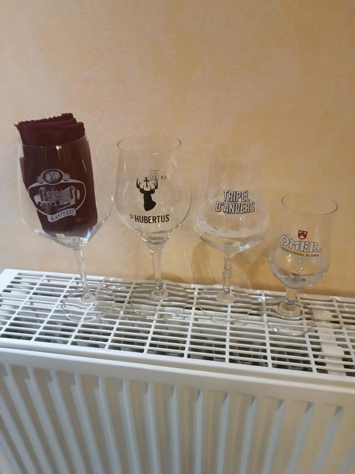 A vendre lot de 4 verres à bière, Collections, Verres & Petits Verres, Utilisé, Verre à bière, Enlèvement