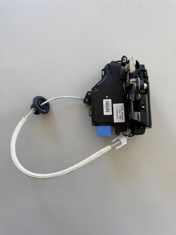 Porsche 955.531.015.00 deurslot links  beschikbaar voor biedingen