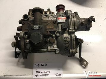 Mercedes W123 Dieselpomp ( op de motor)  0 400 114 059  beschikbaar voor biedingen