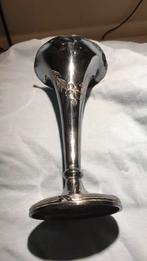 Vase soliflore en plaqué argent. Signé Wiskeman., Argent