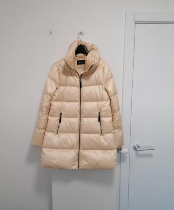 Nieuwe donsjas van Esprit , mt 36 beschikbaar voor biedingen