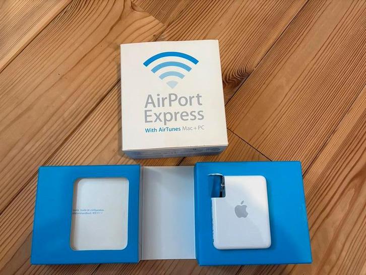 Apple Airport Express Base Station with AirTun, Computers en Software, Accesspoints, Zo goed als nieuw, Ophalen of Verzenden