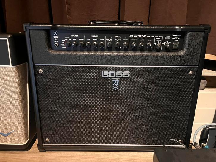 Boss Katana II Artist Waza incl. GA-FC footswitch, Musique & Instruments, Amplis | Basse & Guitare, Comme neuf, Enlèvement