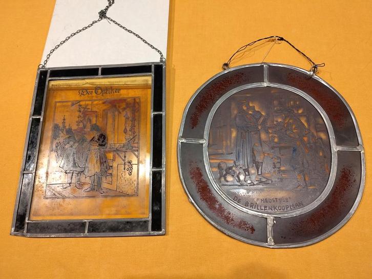 Glas-in-lood platen: De optieker - 'Der Optiker', Antiek en Kunst, Curiosa en Brocante, Ophalen of Verzenden