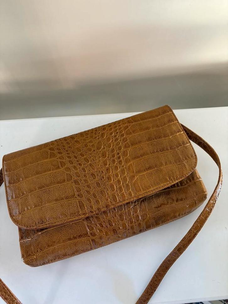 Vintage lederen clutch tas met riem, Handtassen en Accessoires, Tassen | Damestassen, Zo goed als nieuw, Ophalen of Verzenden