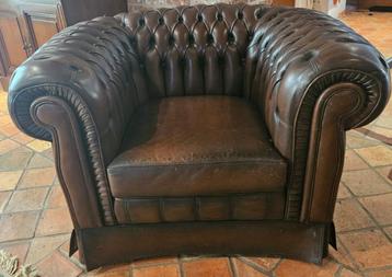 Chesterfield zetel (2 stuks) beschikbaar voor biedingen
