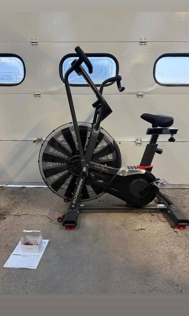 Schwinn Airdyne Ad8 Airbike / Air bike / Hometrainer, Sports & Fitness, Équipement de fitness, Utilisé, Autres types, Bras, Jambes
