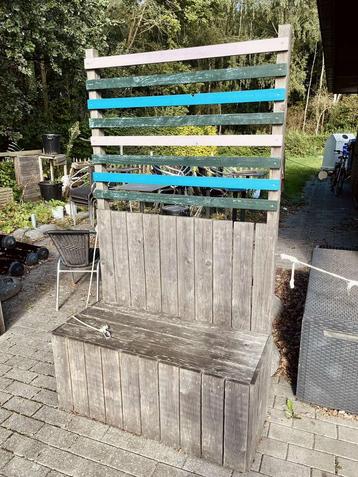 Houten zitbank beschikbaar voor biedingen