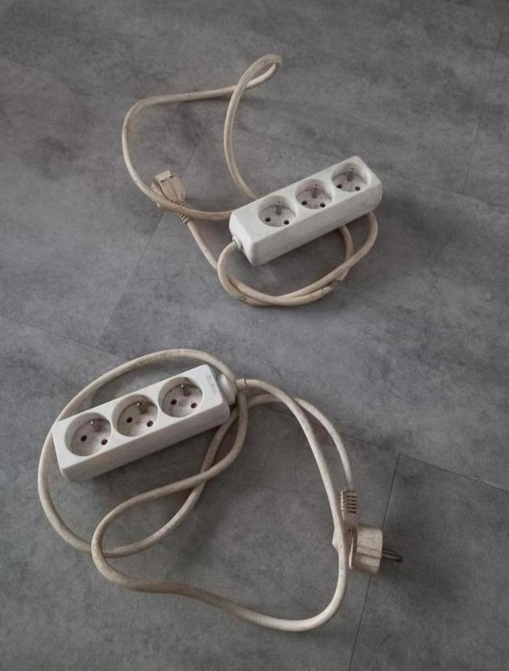 Lot de 2 multiprises, Musique & Instruments, Câbles & Prises, Comme neuf, Enlèvement ou Envoi