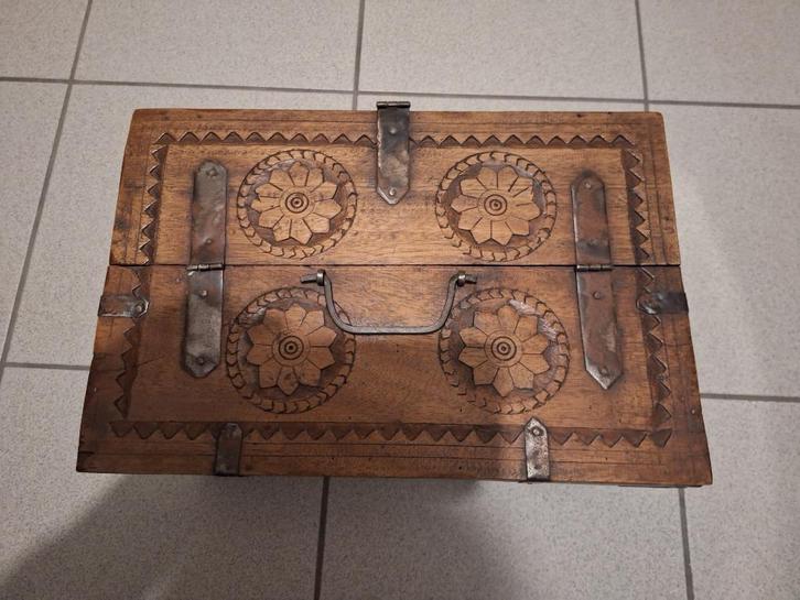 Oud Indisch kistje, Antiek en Kunst, Curiosa en Brocante, Ophalen of Verzenden