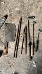 Oude soldeerbouten en smeed tangen, Ophalen