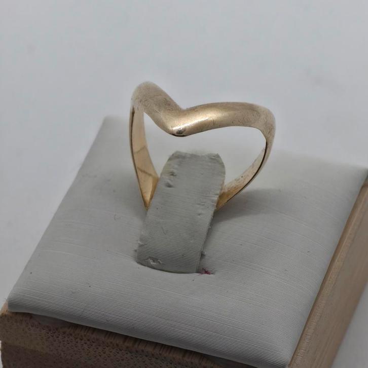 Gouden Ring 9k Maat 16 1.8 gram, Handtassen en Accessoires, Ringen, Zo goed als nieuw, Dame, Kleiner dan 17, Goud, Goud, Ophalen of Verzenden