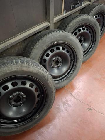 winterbanden op stalen velg beschikbaar voor biedingen