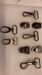 Mousquetons, Enlèvement, Neuf