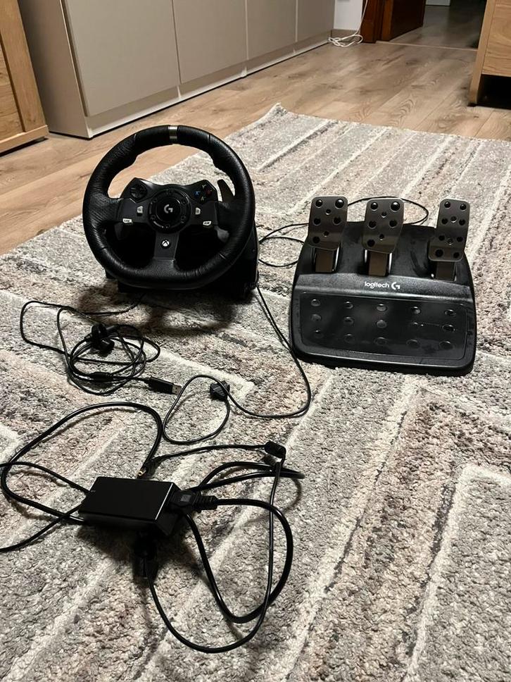 Volant g920 avec pedalier, Games en Spelcomputers, Spelcomputers | Xbox | Accessoires, Zo goed als nieuw, Xbox One, Ophalen of Verzenden