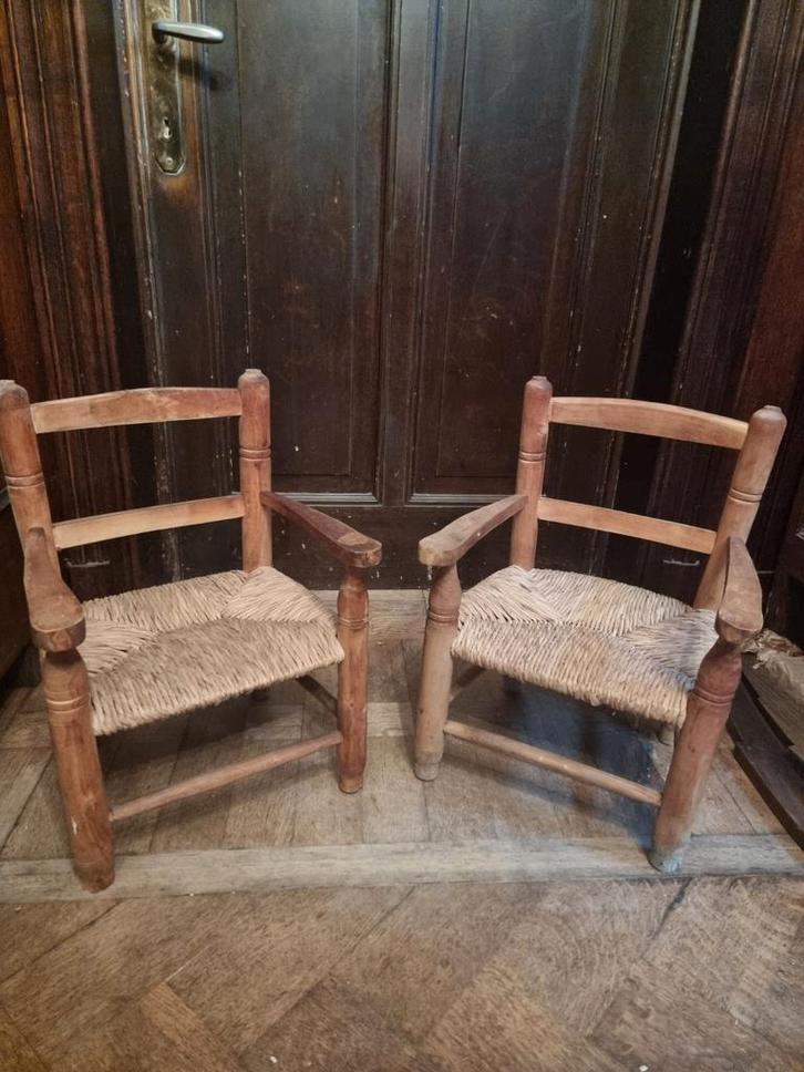 2 stoelen van hout/riet, breedte 35 cm, zithoogte 21 cm, die, Kinderen en Baby's, Kinderkamer | Tafels en Stoelen, Stoel(en), Ophalen