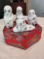 1 boîte avec 4 figurines asiatique, Enlèvement, Comme neuf