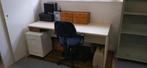 Te koop:mooie praktische bureau met ladenblok en bureaustoel, Zo goed als nieuw, Ophalen, Bureau
