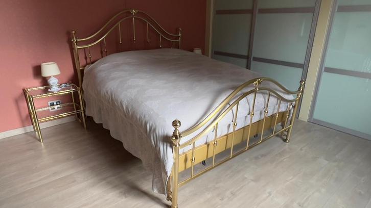 Luxe bed in messing, Huis en Inrichting, Slaapkamer | Bedden, Zo goed als nieuw, Tweepersoons, 160 cm, 200 cm, Metaal, Overige kleuren