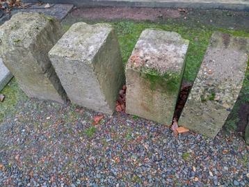 Betonnen conische mijngangblokken of 'put claveaus' beschikbaar voor biedingen