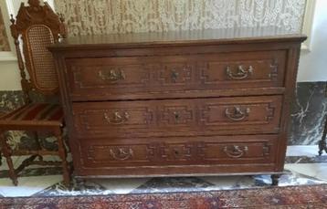 Antieken commode - 3 schuiven beschikbaar voor biedingen