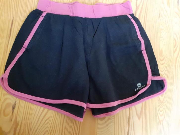 Maat 152 - zwart shortje, Kinderen en Baby's, Kinderkleding | Maat 152, Zo goed als nieuw, Meisje, Sport- of Zwemkleding, Ophalen of Verzenden