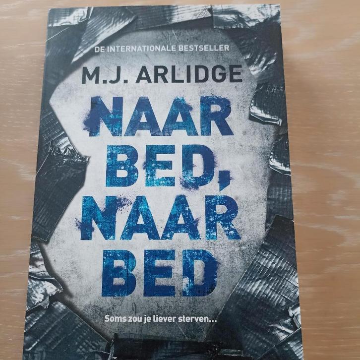 M.J. Arlidge , Naar bed, naar bed, Boeken, Thrillers, Ophalen of Verzenden