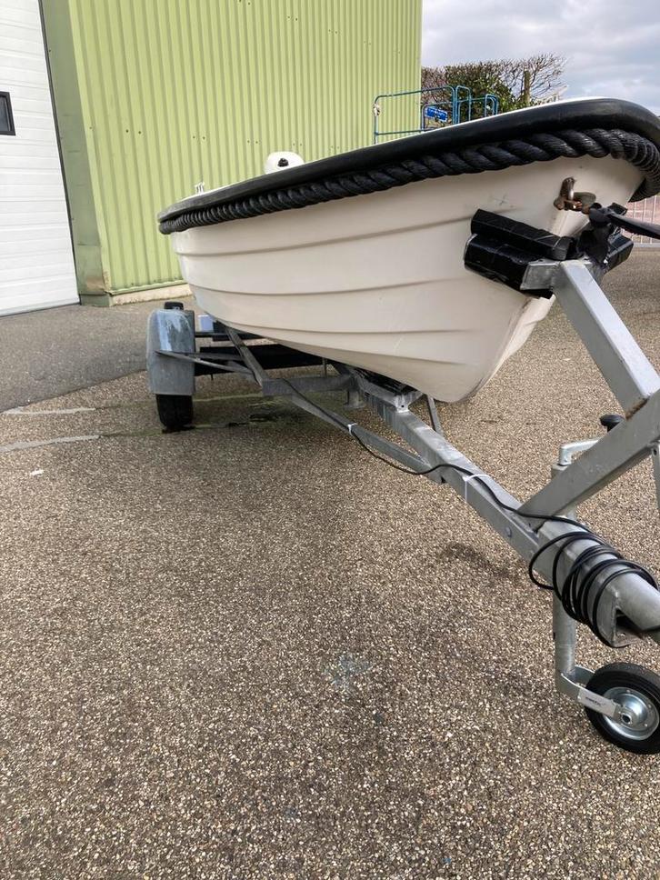 Polyester boot (Topcraft) met trailer en buitenboordmotor, Watersport en Boten, Sloepen, Zo goed als nieuw, Buitenboordmotor, Polyester