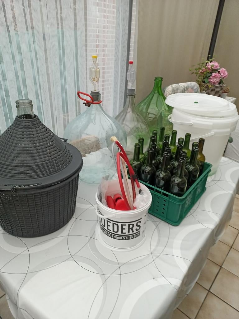 Fournitures de base pour faire du vin ou de l'hydromel, Enlèvement