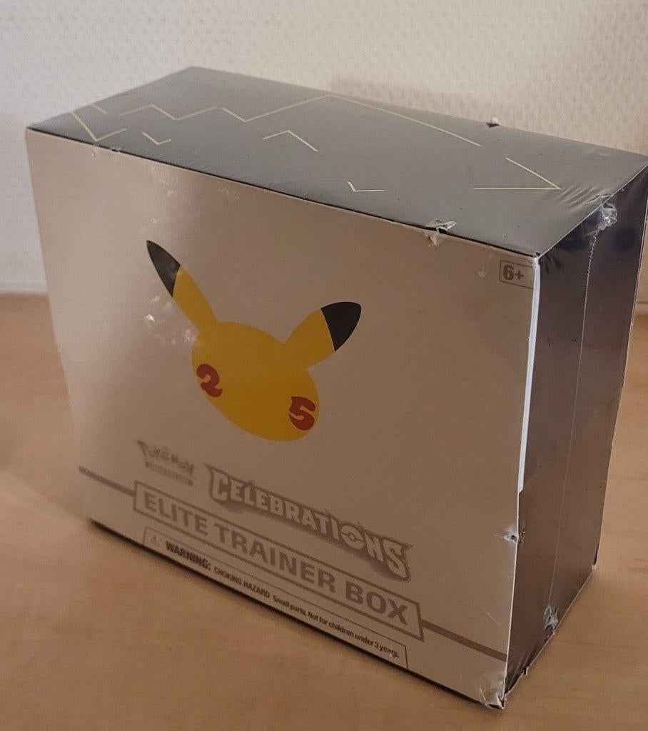 Celebrations Elite Trainerbox (25th Anniversary), Enlèvement, Neuf, Booster box, Foil