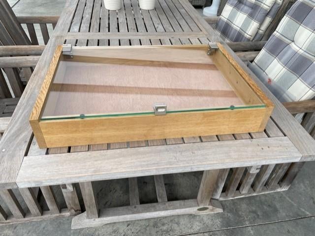 Zwaar degelijk kistje met glazen deksel, Ophalen, Gebruikt