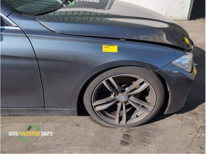 Scherm rechts-voor van een BMW 3-Serie (B39), Auto-onderdelen, Carrosserie, BMW, Gebruikt, 3 maanden garantie