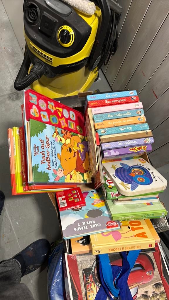 Lot de livre pour bebe/jeune enfant a donner, Ophalen, Zo goed als nieuw