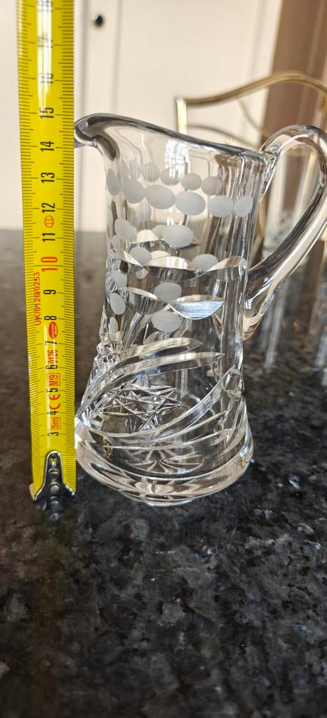 Pichet en cristal / verre taillé vintage – décor gravé, Enlèvement
