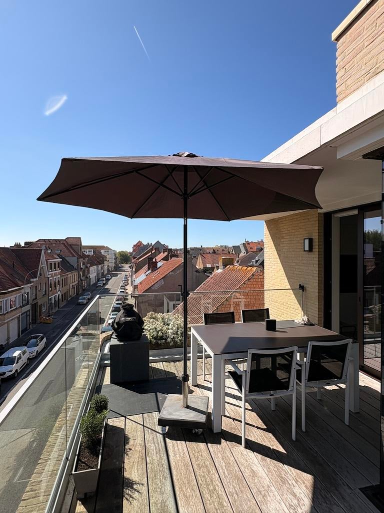 Parasol 288cm diameter met betonnen zwenkbare voet 40kg, Tuin en Terras, Parasols, Gebruikt, Stokparasol, 2 tot 3 meter, Kantelbaar