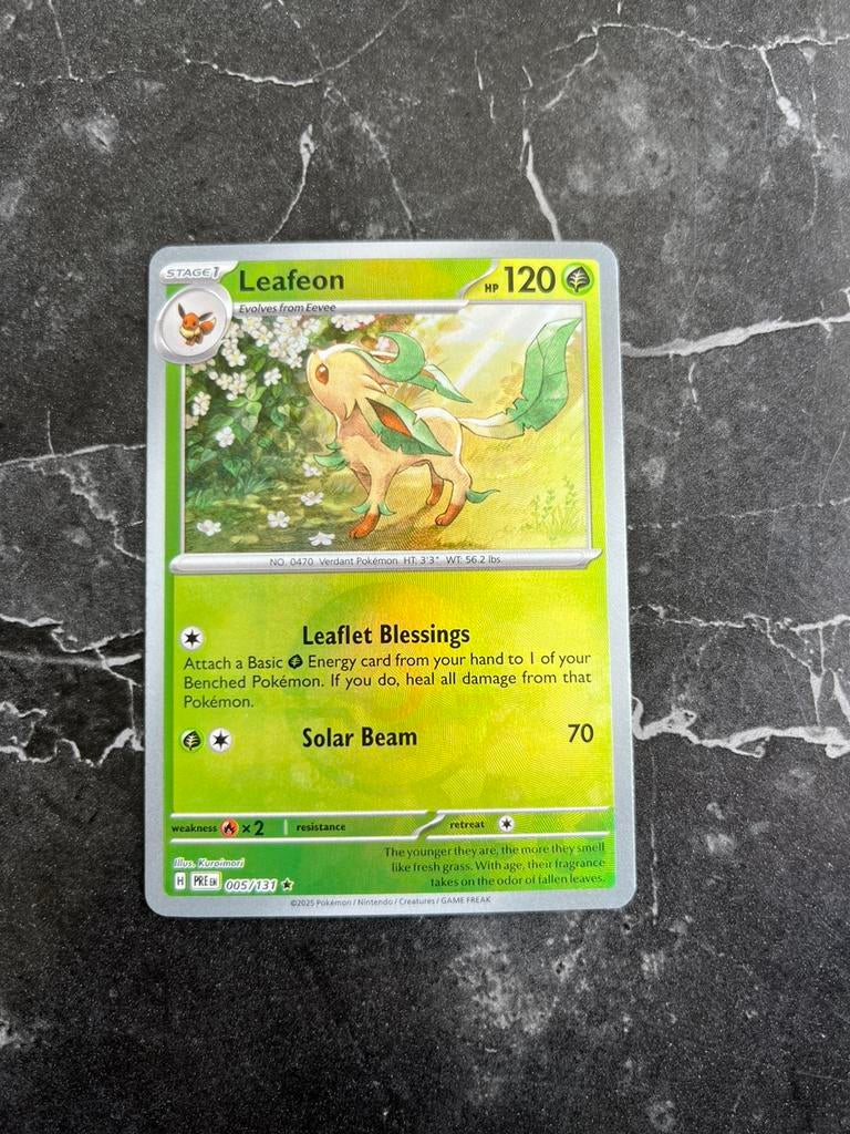 Leafeon 005/131 Prismatic Evolutions Pokeball, Ophalen of Verzenden, Zo goed als nieuw