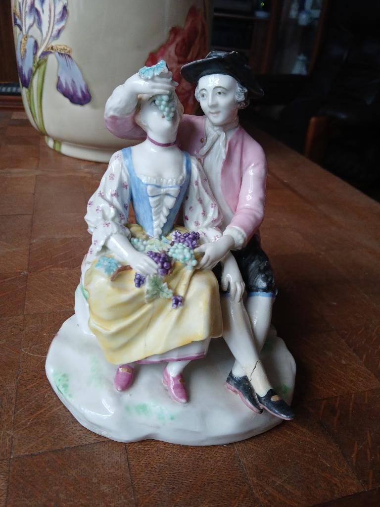 Groupe en porcelaine (Tournai?), Enlèvement ou Envoi, Pierre ou céramique, Moins de 20 cm, Europe