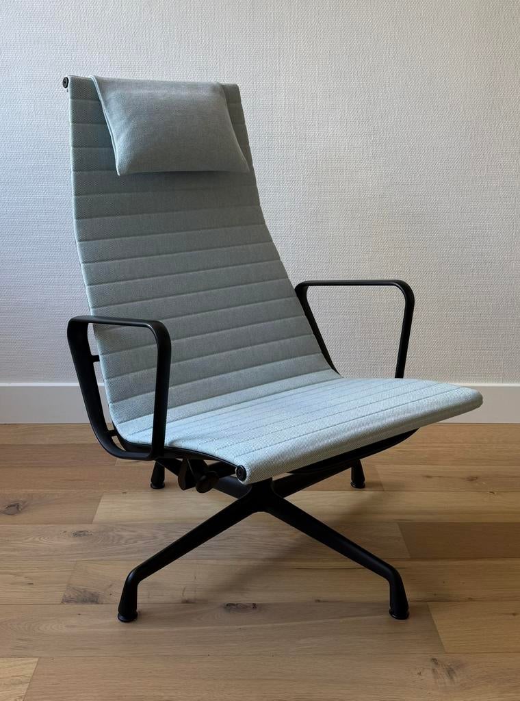 1 Vitra Eames EA 124 EA124 designstoel 2019 NIEUWSTAAT!!, Huis en Inrichting, Ophalen of Verzenden, Zo goed als nieuw