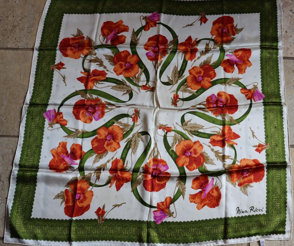 Foulard in zijde vintage, Verzenden, Gedragen