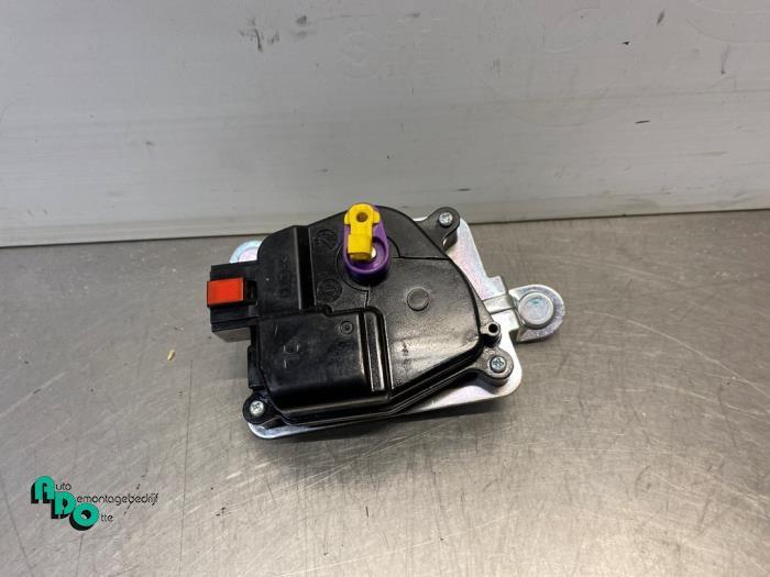 Moteur verrouillage centrale des portes d'un Hyundai I20 (I2, Autos : Pièces & Accessoires, Carrosserie & Tôlerie, Hyundai, Utilisé