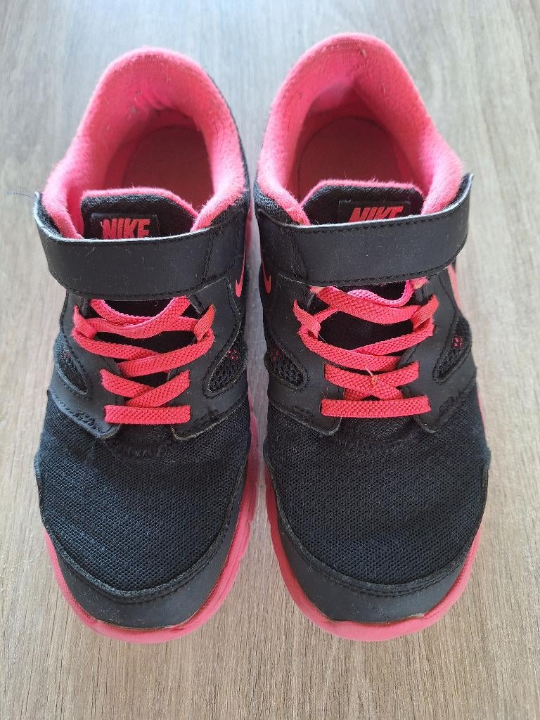 Sportschoenen Nike maat 34, Kinderen en Baby's, NIKE, Meisje, Sportschoenen, Ophalen of Verzenden