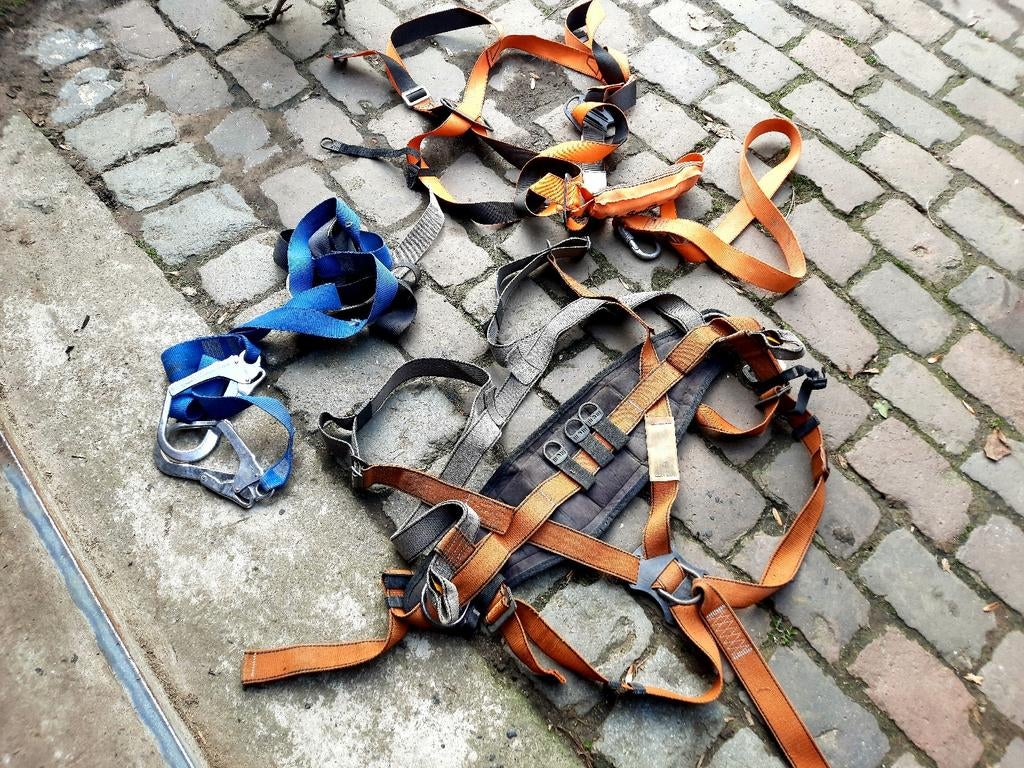 Spandriem dakwerken alles op de fotos, Ophalen