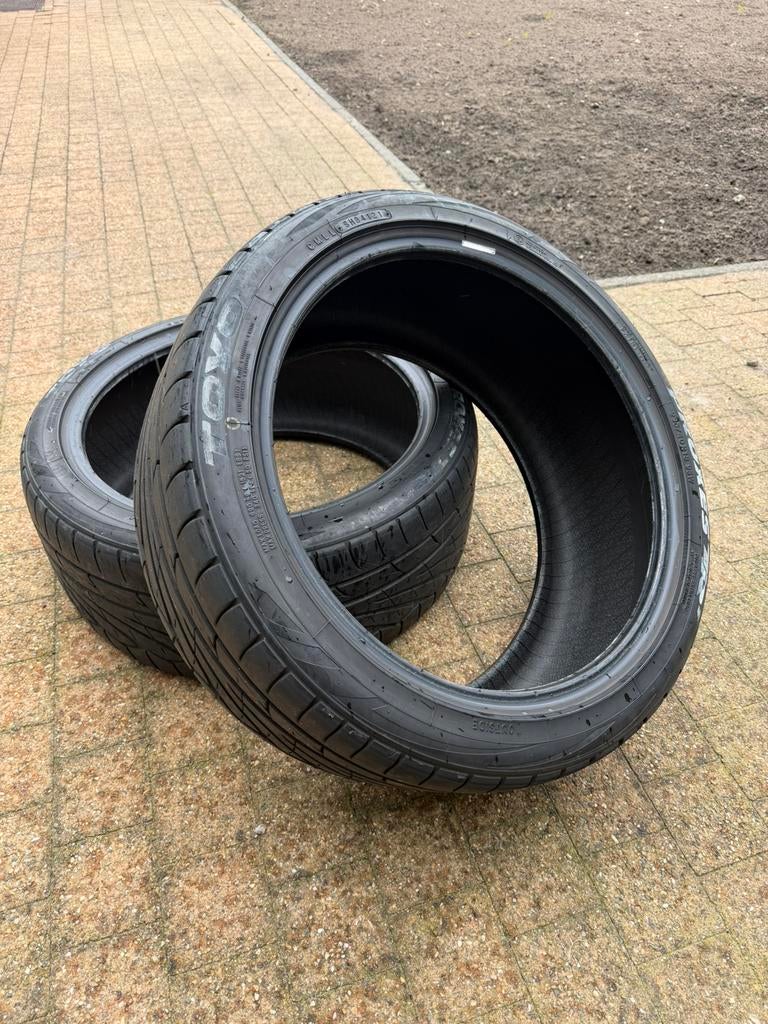 2 pneus Toyo 235/40-18 95 W, Véhicule de tourisme, Pneus été, Enlèvement, Pneu(s)