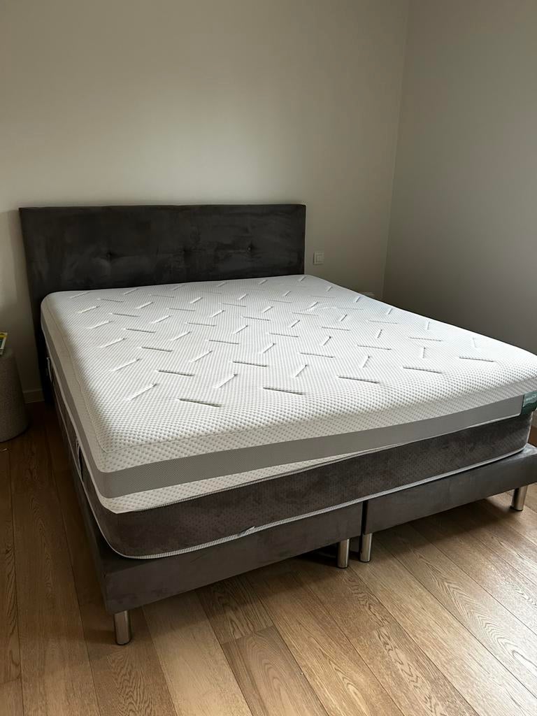 Tweepersoonsbed +matras, Maison & Meubles, Chambre à coucher | Lits boxsprings, /, Gris, Enlèvement, Utilisé