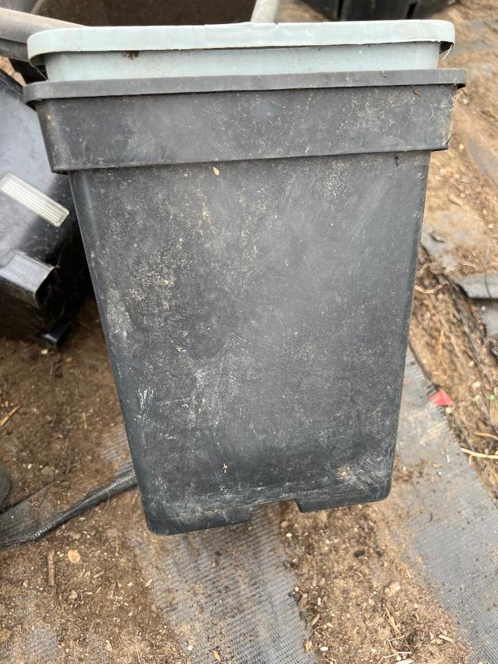 grote vierkante kweekpotten 17,5 x 19 cm, Tuin en Terras, Bloempotten, Zo goed als nieuw, Kunststof, Binnen, Balkon, Tuin, Minder dan 40 cm