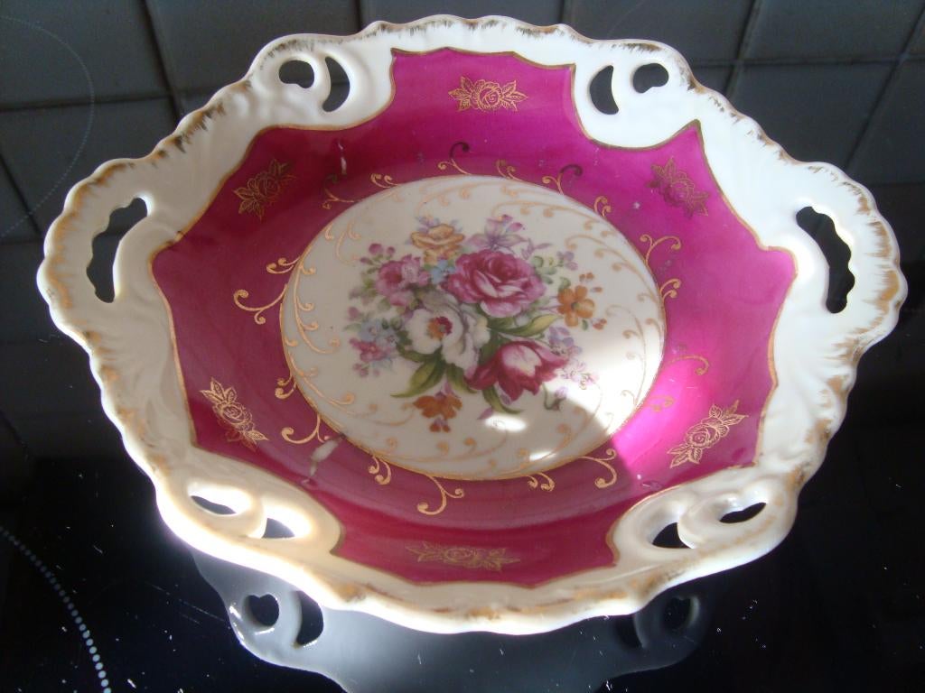 Porseleinen schaaltje., Ophalen