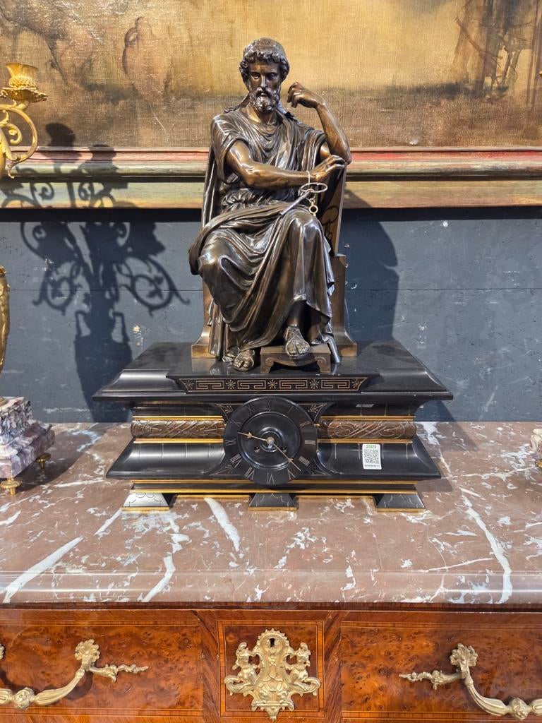 À la recherche de statues et de meubles anciens en bronze et, Enlèvement