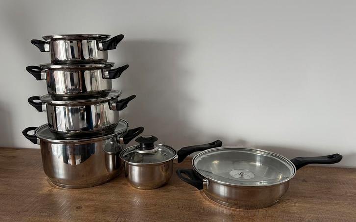 Magnifique set de casseroles en inox – très bon état, Maison & Meubles, Cuisine | Casseroles & Poêles, Comme neuf, Autres types